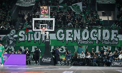 «Σταματήστε την γενοκτονία»: Το πανό των οργανωμένων φίλων του Παναθηναϊκού στο ματς με τη Μακάμπι