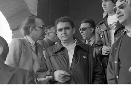 Ζωή σαν μυθιστόρημα: Το ξεκίνημα του Βαρδή Βαρδινογιάννη, η εξορία και η οικονομική αυτοκρατορία που δημιούργησε