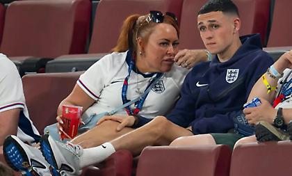 «Πετούσε βεγγαλικά για δύο ώρες»: Το παράκανε και... έφαγε κράξιμο η μητέρα του Φόντεν!