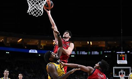 Το κατάφερε και αυτό η Αρμάνι: Έχασε στην παράταση από την Άλμπα των επτά απουσιών!