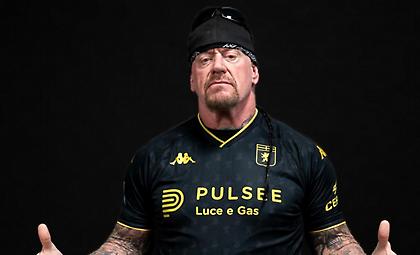 Προμόταρε την τρίτη εντυπωσιακή της εμφάνιση με τον… Undertaker η Τζένοα!