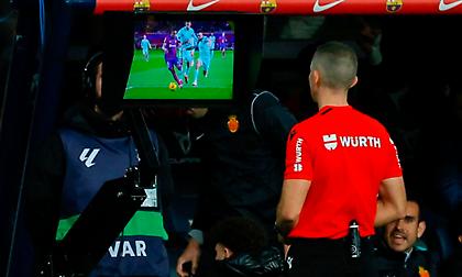 Σκέψεις της FIFA για «challenge» και στο ποδόσφαιρο!