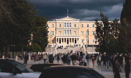 Δημοσκόπηση: Μονοψήφια η διαφορά της Ν.Δ. με το ΠΑΣΟΚ, πέμπτος ο ΣΥΡΙΖΑ