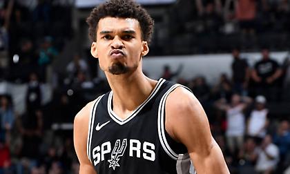 Έκαναν το 13-0 οι Καβαλίερς-Έβαλε 50 ο Γουεμπανιαμά