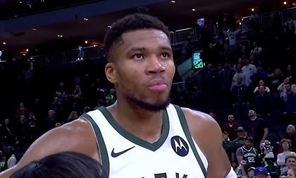 Βούρκωσε ο Αντετοκούνμπο στις δηλώσεις του: «Δεν τα παρατάμε ποτέ!»