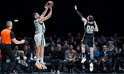 Ραψωδία πίσω από τα 6,75μ. στο πρώτο ημίχρονο για τον Παναθηναϊκό στην Μπολόνια!