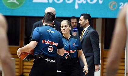 Χαμός στο Προμηθέας-ΑΕΚ: Στα αποδυτήρια οι διαιτητές, νέα υβριστικά συνθήματα - Εκκενώθηκε η κερκίδα της Ένωσης!