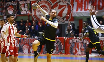 Θριάμβευσε στην ντερμπάρα με τον Ολυμπιακό και έμεινε μόνη στην κορυφή της Handball Premier η ΑΕΚ!