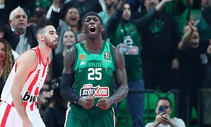 Ο Ναν τρελάθηκε με οπαδό που έκανε τατουάζ το κάρφωμά του με τη Ρεάλ!