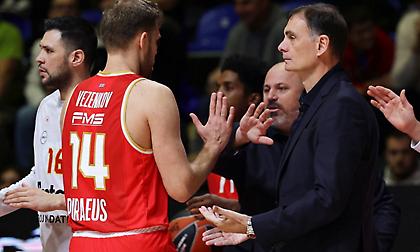 Μπαρτζώκας: «Χτύπησε στο δάχτυλο ο Βεζένκοφ, θα κάνει μαγνητική - Δεν παίζει την Πέμπτη ο Ντόρσεϊ»