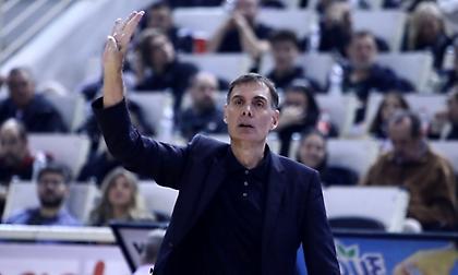 Έξαλλος με τους οπαδούς του ΠΑΟΚ ο Μπαρτζώκας: «Μας βρίζουν τις μάνες σε όλο το παιχνίδι, δεν μπορούμε να αναπνεύσουμε»