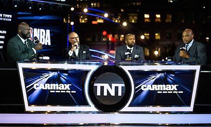 Το Inside the NBA με Σακίλ και Μπάρκλεϊ θα συνεχίσει στον αέρα!