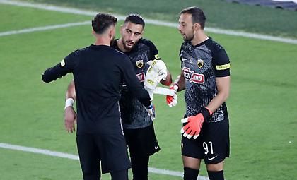 Στρακόσα και Μπρινιόλι ανοίγουν χαρτάκια και… κρίνουν στους συμπαίκτες τους στην ΑΕΚ!