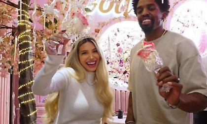 Σε πελάγη ευτυχίας το ζεύγος ΜακΚίσικ: Έκαναν gender reveal πάρτι και έμαθαν το φύλο του μωρού!