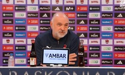 «Ουφ! Τι ανακούφιση»: Η επική αντίδραση του Λάσο για την απουσία του Βεζένκοφ από το Ολυμπιακός-Μπασκόνια!