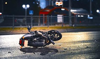 Τραγωδία στη Λεωφόρο Αθηνών: Ασθενοφόρο του ΕΚΑΒ παραβίασε το κόκκινο φανάρι και σκότωσε μοτοσικλετιστή