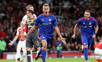 Αποσύρθηκε ο Φινμπόγκασον - Το γκολ στο «Emirates» που θα μείνει αξέχαστο στους φίλους του Ολυμπιακού