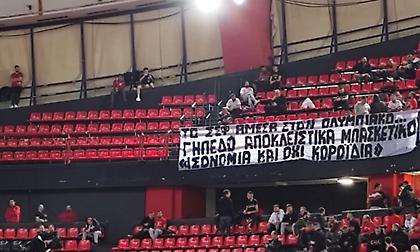 «Άμεσα στον Ολυμπιακό, γήπεδο αποκλειστικά μπασκετικό»: Πανό των οπαδών του Ολυμπιακού για το ΣΕΦ