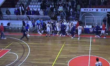 Μια αγωνιστική από τη ΔΕΑΒ στη Νήαρ Ηστ για ρίψη μπουκαλιού στη γραμματεία