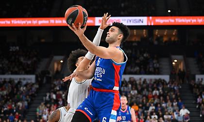 Tο παιχνίδι της Εφές με την Παρί για την 11η αγωνιστική της Ευρωλίγκας