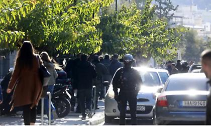 Ένταση στην Ευελπίδων μετά την απόφαση για την προφυλάκιση Νίκου Ρωμανού