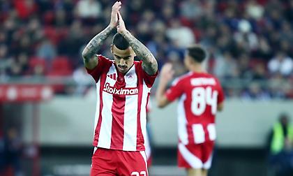 Αναγκαστικές αλλαγές Κάρμο και Τσικίνιο για Ολυμπιακό στο πρώτο ημίχρονο του ντέρμπι!