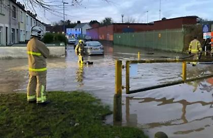 Χάος στο Ηνωμένο Βασίλειο από την καταιγίδα «Μπερτ» - 3 νεκροί, χωρίς ρεύμα χιλιάδες σπίτια