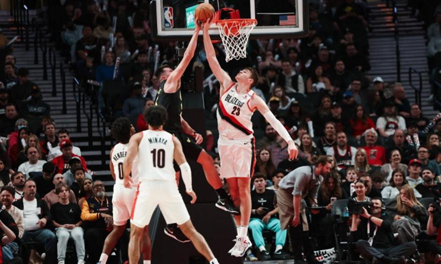 Ντόνοβαν Κλίνγκαν: Τα απίστευτα νούμερα του ρούκι των Μπλέιζερς σε ριμπάουντ και τάπες