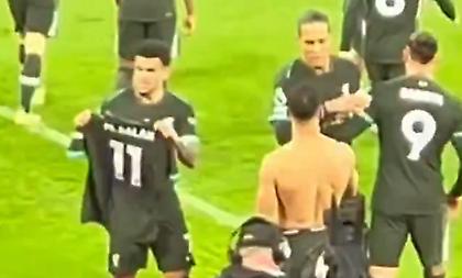 Ο Σαλάχ πανηγύριζε και ο Ντίας ύψωνε τη φανέλα του «Φαραώ» προς τον κόσμο