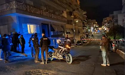 Ηλιούπολη: Έφοδος των ΕΜΑΚ σε σπίτι που ήταν ταμπουρωμένος άνδρας - Βρήκαν μόνο την καραμπίνα