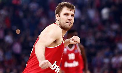 Βεζένκοφ: «Το να είσαι ο 13ος παίκτης, πώς να το χαρώ; - Δεν θα είμαστε ευχαριστημένοι αν δεν κερδίσουμε την Ευρωλίγκα»!