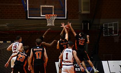 ΚΑΟ Μελισσίων: Καταγγελία για ρατσιστική επίθεση και μαχαίρια στην Ηλιούπολη