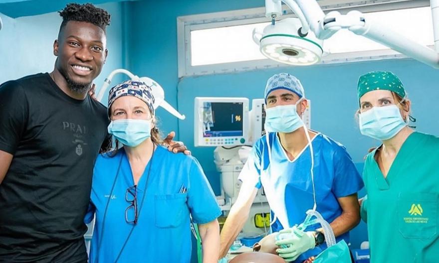 FIFPro: Βράβευσε τον Ονάνα για το σπουδαίο του έργο-Παρέχει ιατρική φροντίδα σε παιδιά FIFPro: Βράβευσε τον Ονάνα για το σπουδαίο του έργο-Παρέχει ιατρική φροντίδα σε παιδιά