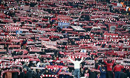 Μαγική ατμόσφαιρα στο Βουκουρέστι από τους 5.000 φίλους του Ολυμπιακού!