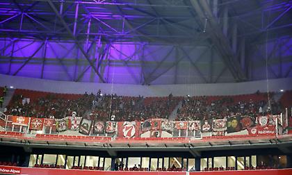 Το... ζέσταμα των οπαδών του Ολυμπιακού στο Βουκουρέστι, λίγες ώρες πριν το ματς με την Στεάουα