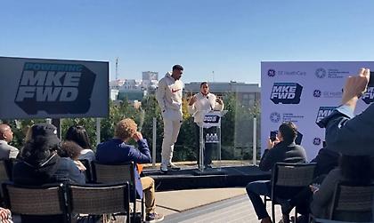 Βραβεύτηκε για την φιλανθρωπική του δράση για τους πρόσφυγες ο Γιάννης Αντετοκούνμπο