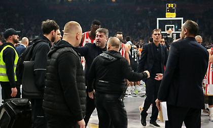 Ολυμπιακός: «Οπαδός της Παρτίζαν επιτέθηκε στον Μπαρτζώκα στο κέντρο του γηπέδου»