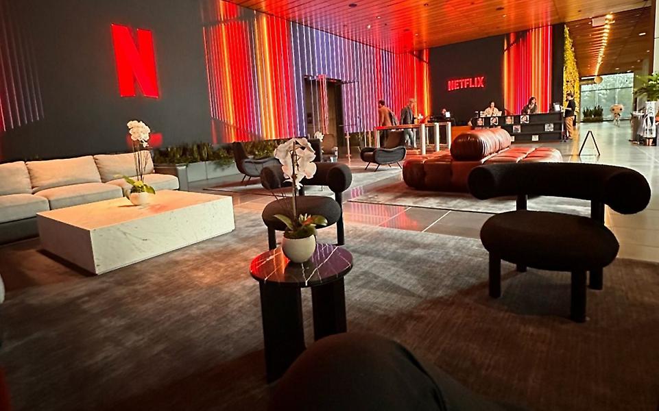 Ο Παπακαλιάτης στα κεντρικά γραφεία του Netflix στο L.A.