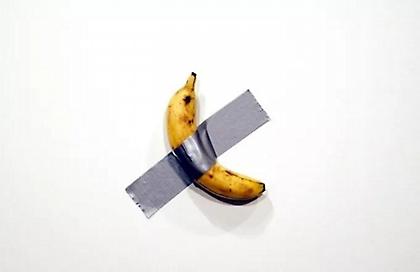 Η πιο ακριβή μπουκιά της ιστορίας: Τελικά την έφαγε την μπανάνα ο Τζάστιν Σαν που είχε αγοράσει για... €6 εκατ.