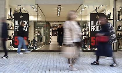 Έρχονται καμπάνες σε 14 επιχειρήσεις για παραπλανητικές εκπτώσεις στην Black Friday