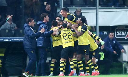 Έκανε φύλλο και φτερό τον Άρη και έπιασε κορυφή η ΑΕΚ!