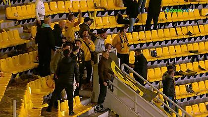 Οπαδοί της ΑΕΚ έμειναν στην OPAP Arena μισή ώρα μετά τη λήξη του ματς με τον Άρη για να τραγουδήσουν