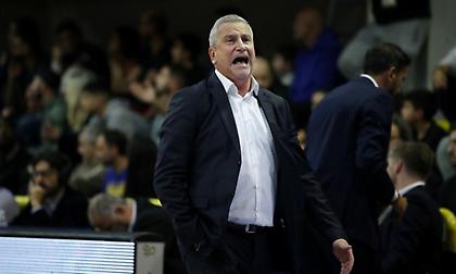 Zούρος: «Οι παίκτες μας απλά... παρευρέθηκαν στο ματς - Από Δευτέρα περιμένουμε παίκτη»