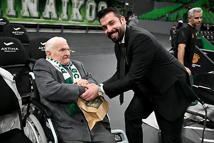 Ενθουσιασμένος 97χρονος φίλος του Παναθηναϊκού με το ανακαινισμένο ΟΑΚΑ: «Δεν περίμενα να δω τέτοιο στολίδι»