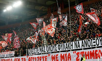Πρόστιμο στον Ολυμπιακό για το πανό στο ματς με την ΑΕΚ