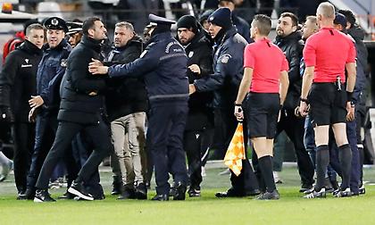 Οι έντονες διαμαρτυρίες Καρυπίδη στον Τζήλο μετά το ΠΑΟΚ-Athens Kallithea (video)