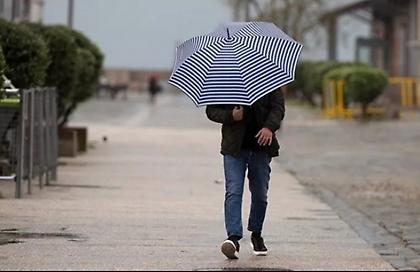 Καιρός: Ισχυρές βροχές και καταιγίδες μέχρι τα ξημερώματα της Τρίτης – Ποιες περιοχές θα πλήξει η κακοκαιρία «Bora»