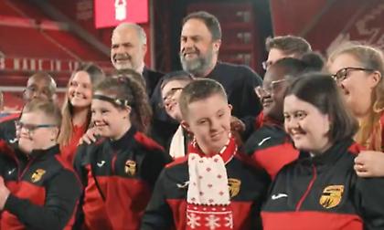 Συναντήθηκε με παιδιά από σύλλογο ΑΜΕΑ και μοίρασε δώρα ο Μαρινάκης