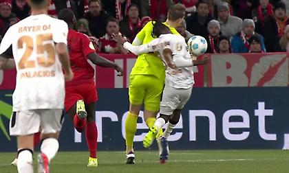 Απίστευτο: Ο 38χρονος Νόιερ αντίκρισε την πρώτη κόκκινη κάρτα της καριέρας του μετά από 867 ματς!