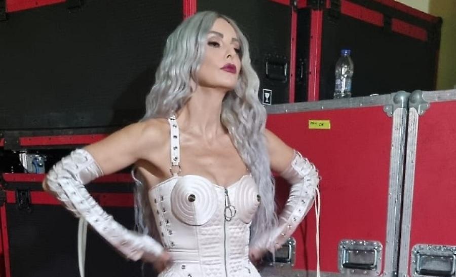 Madwalk2024: Η σέξι φωτογράφηση της Μαγγίρα στα παρασκήνια